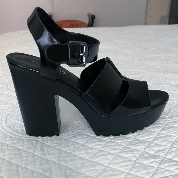 Sophie17 Black Platform Heels - Picture 3 of 5